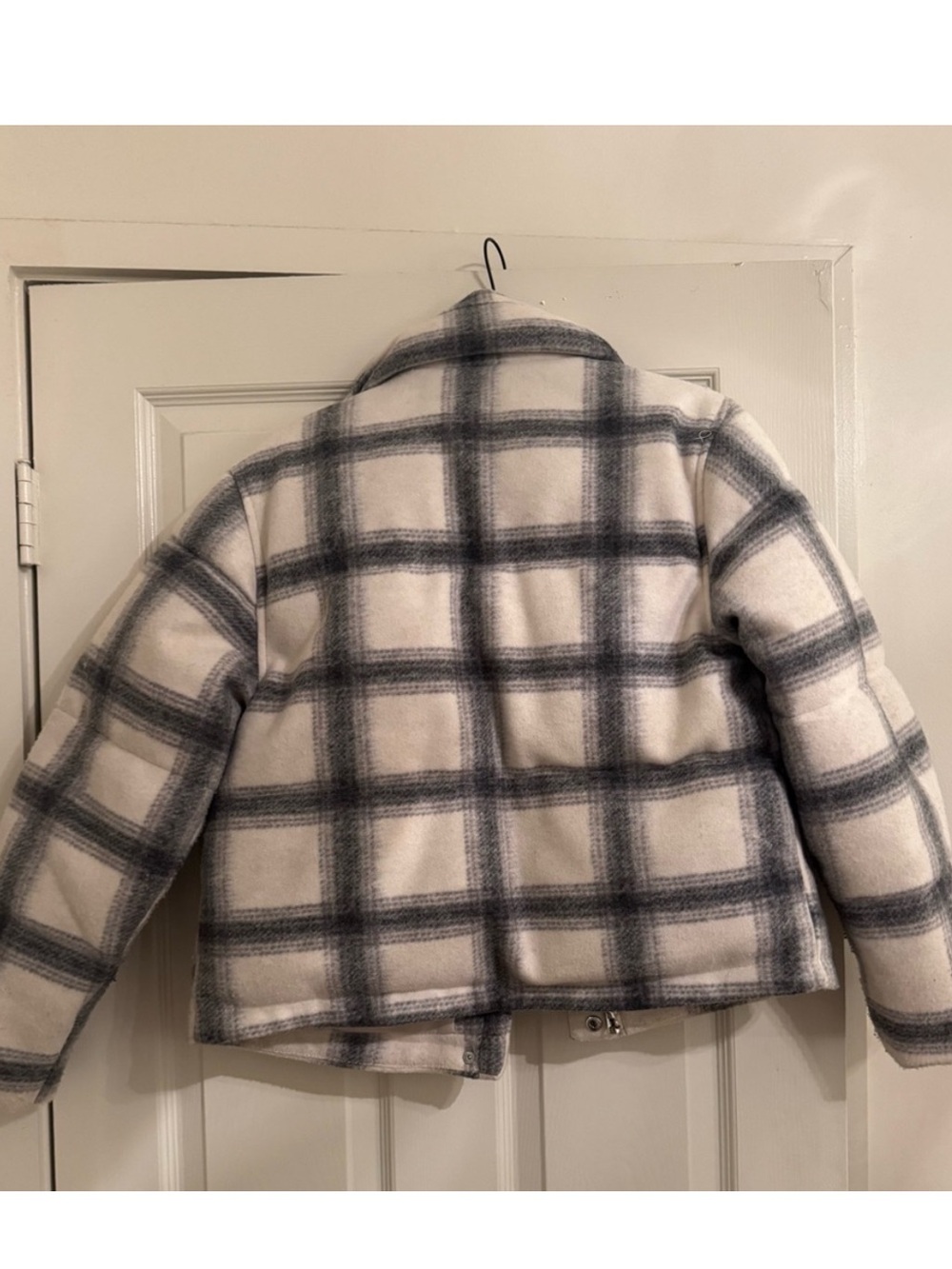 Abercrombie & Fitch Ivory and Gray Plaid Puffer Jacket - Picture 3 of 8